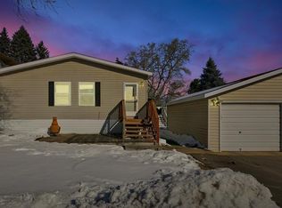 14 Rita Ln, Chaska, MN 55318