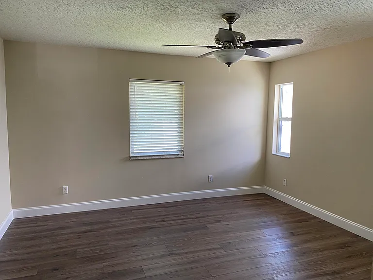 1057 SW Spruce St — Photo 10