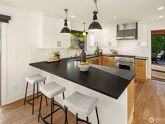 4th image of 8459 40th Avenue SW