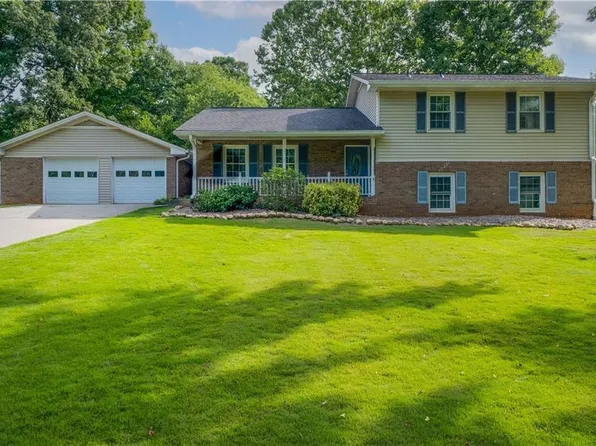 11165 Crosshaven Dr, Roswell, GA 30075