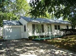 1402 SW Amhurst Rd, Topeka, KS 66604