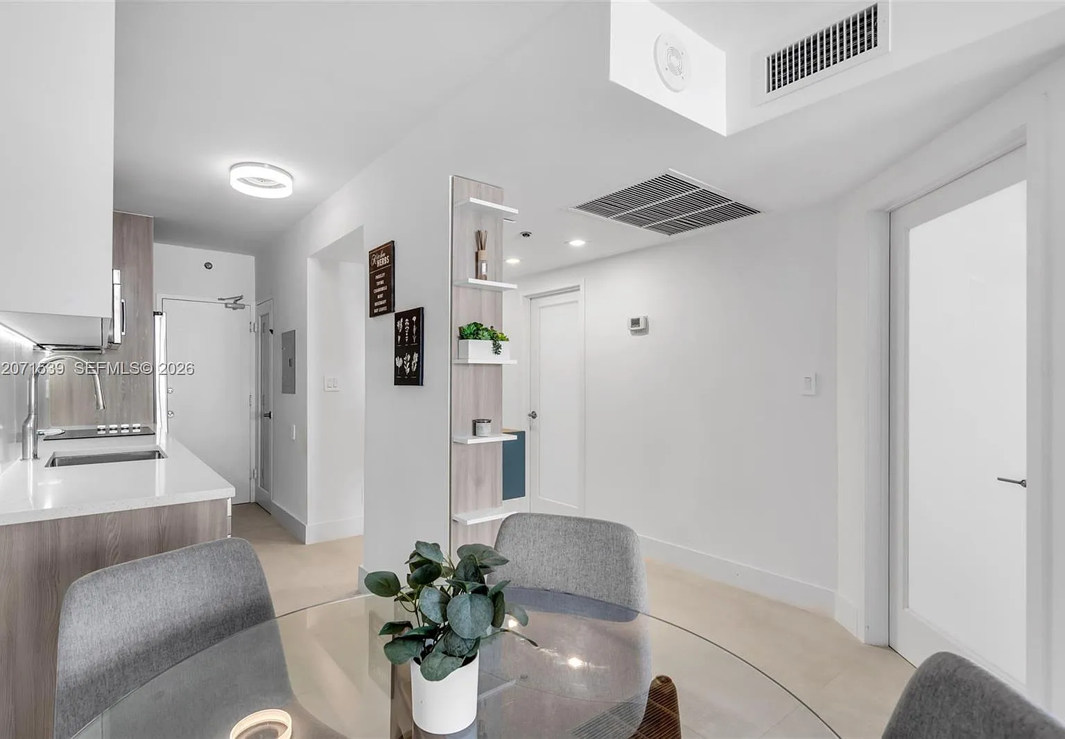 The Decoplage Condo — Photo 3