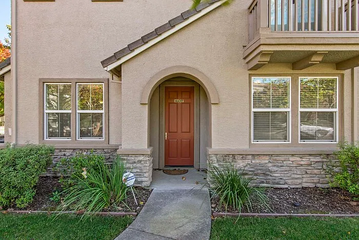 3 bed, 3.0 bath, 1650 sqft, $2,200 — Photo 3