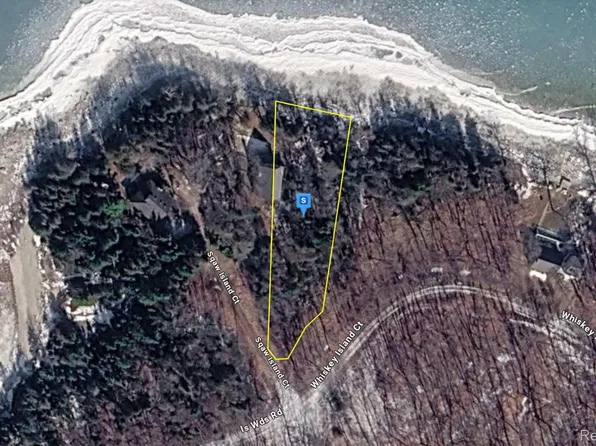 38880 Squaw Island Ct, Beaver Island, MI 49782