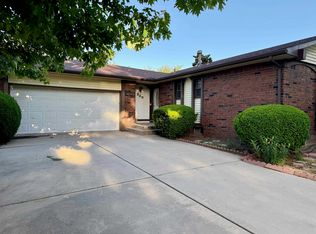 220 Timberlane Dr, Haysville, KS 67060