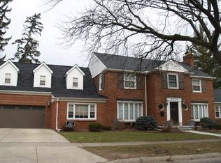 8530 Lincoln Dr, Huntington Woods, MI 48070