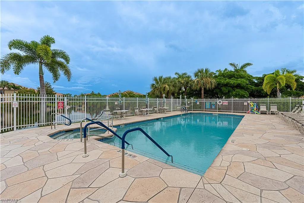 3 bed, 2.0 bath, 1043 sqft, $1,600 — Photo 4