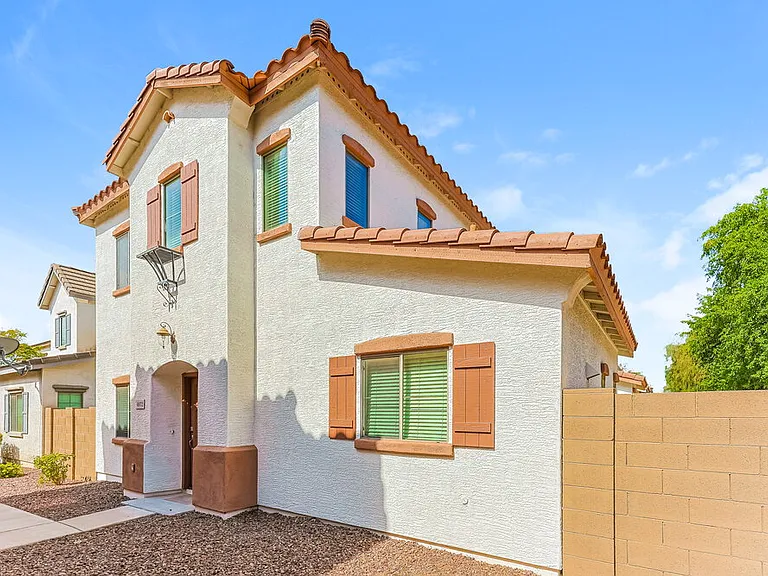 4672 E Laurel Ave — Photo 1