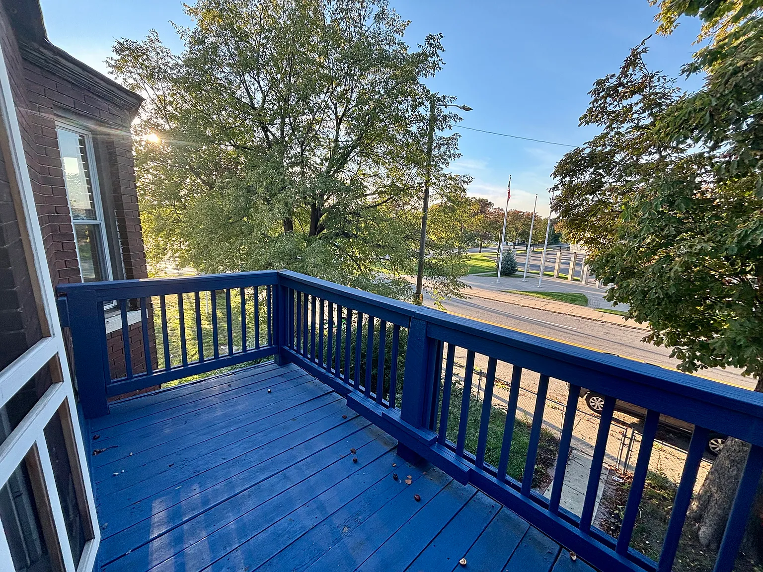3 bed, 1200 sqft, $1,800 — Photo 2