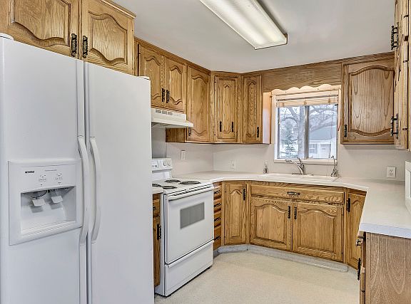 4th image of 2694 S Imperial St