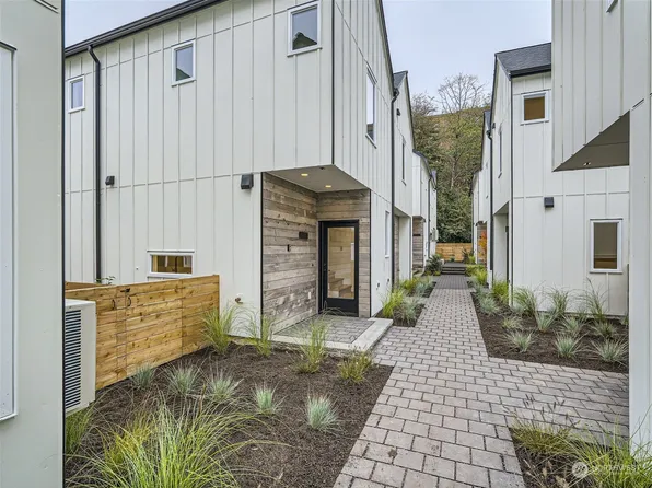 10344 Wallingford Avenue N #B, Seattle, WA 98133