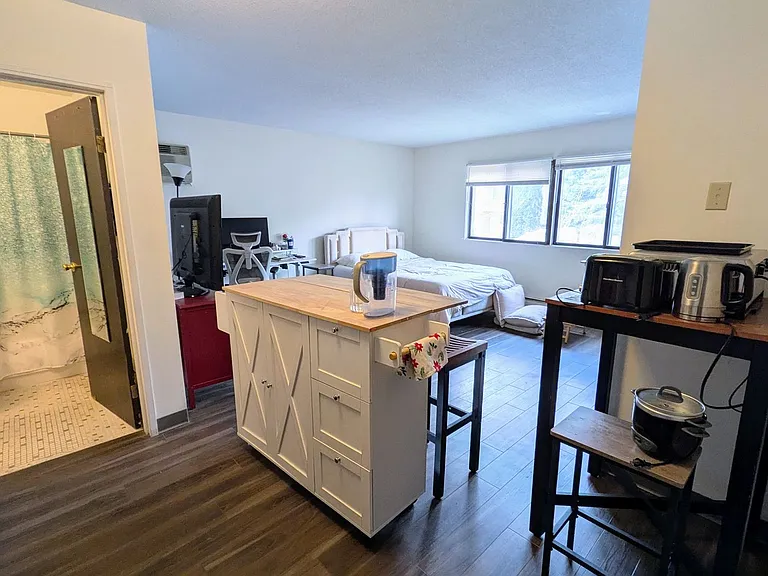 615 Ontario St SE — Photo 3