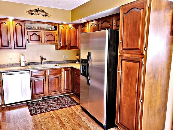 5th image of 155 Winterwood Dr