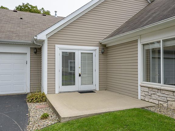 5th image of 481 Ashton Lake Dr