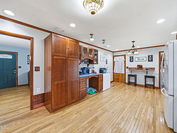 4th image of 261 Price Rd