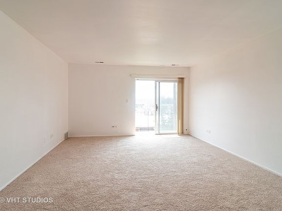 2nd image of 1037 Des Plaines Ave APT 301