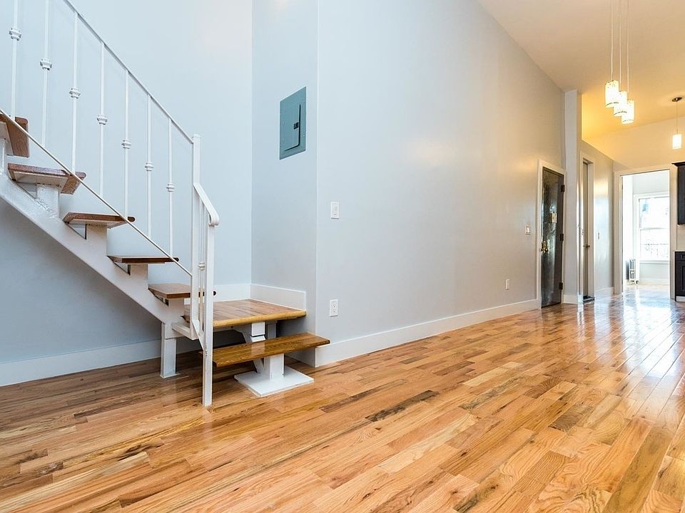1st image of 179 Stanhope St #3W