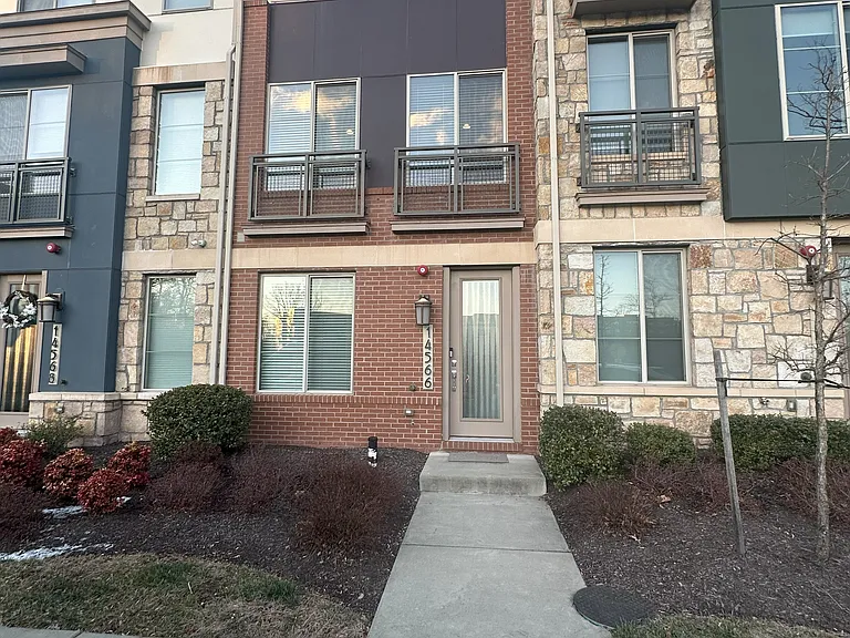 14566 Lake Vista Dr — Photo 2