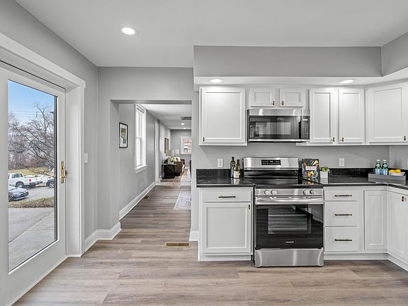 5th image of 8 Carneal St