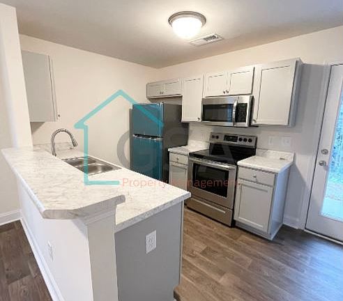 3rd image of 308 Liberty Dr #B