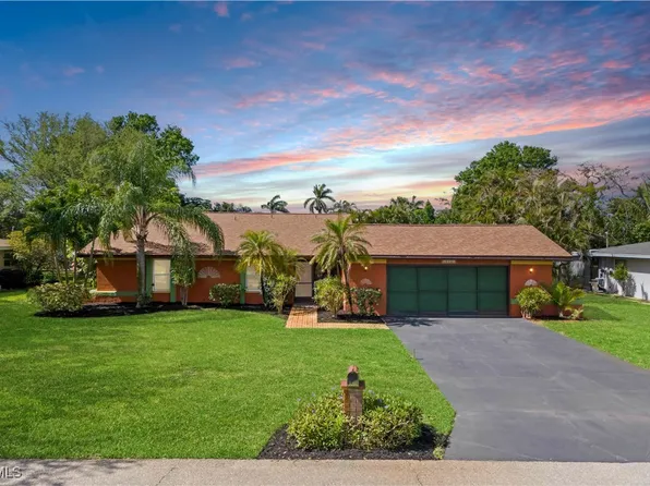 572 Bayside Dr, Fort Myers, FL 33919