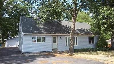 2nd image of 811 Laddie Ln