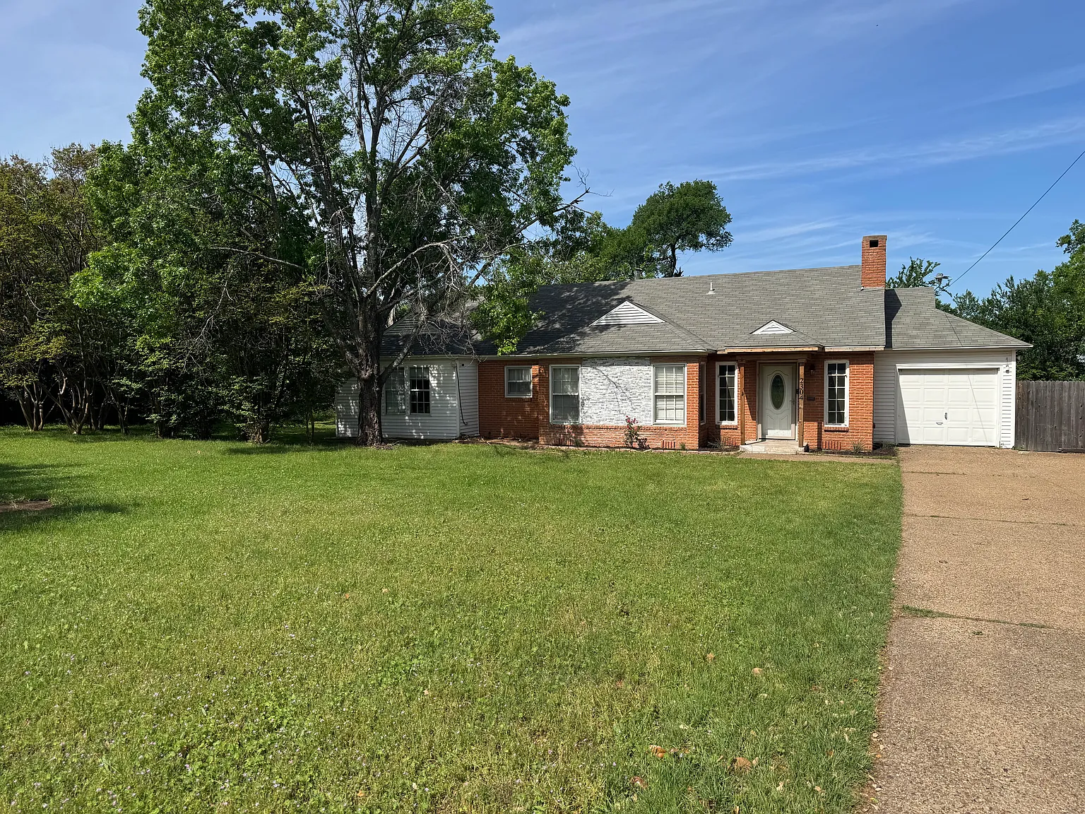 3 bed, 1441 sqft, $1,950 — Photo 1