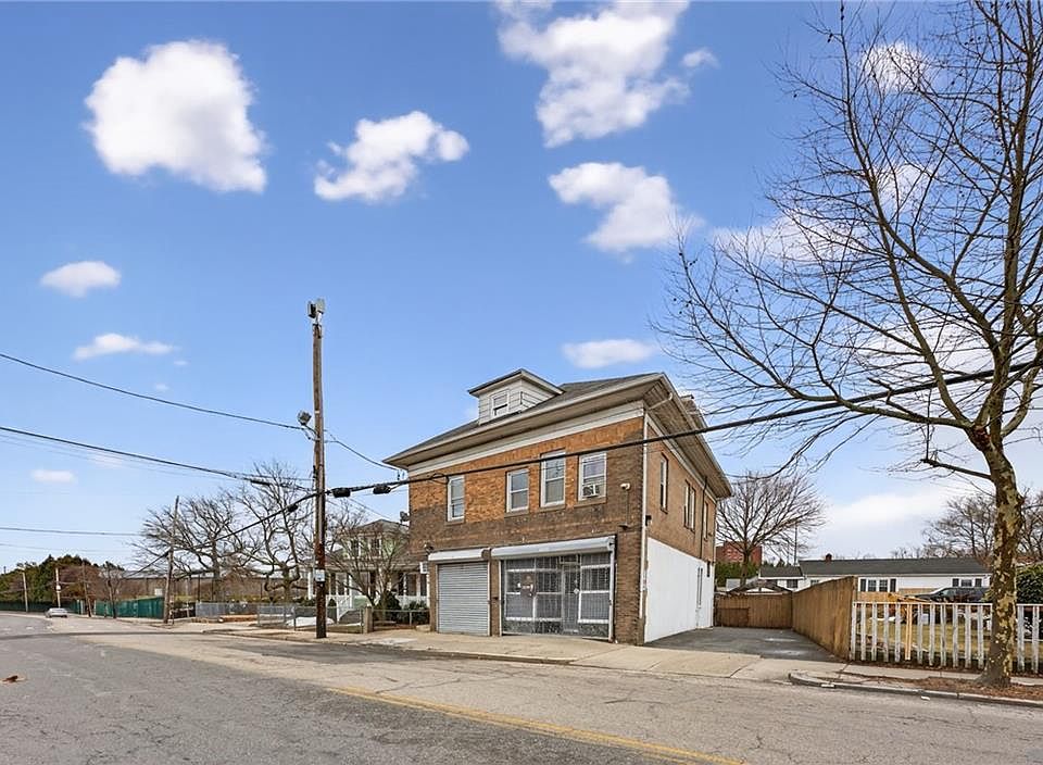 1st image of 556 Admiral St