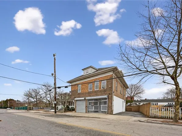 556 Admiral St, Providence, RI 02908