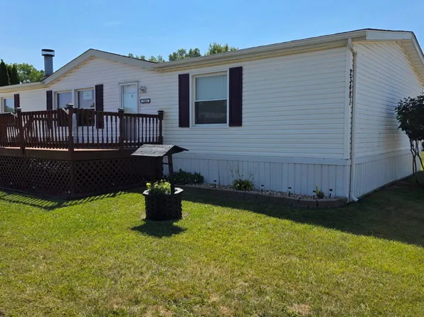 23481 Matts Dr, Brownstown, MI 48174