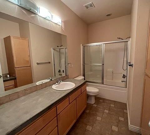 5th image of 2556 S College Dr