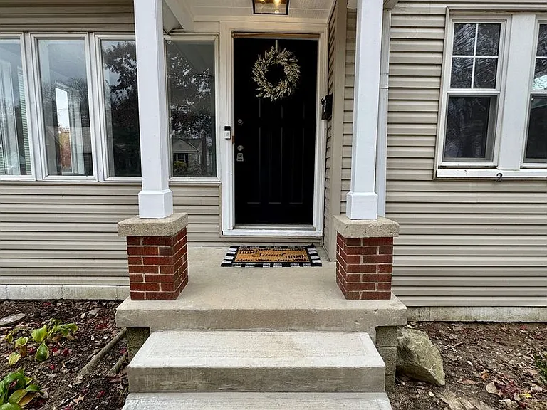 295 Blenheim Rd — Photo 2