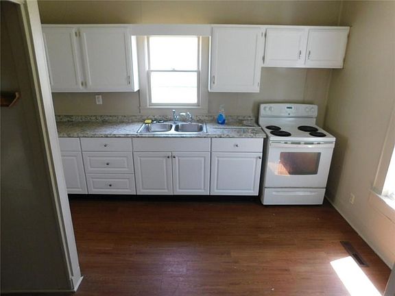 5th image of 204 N Miles St
