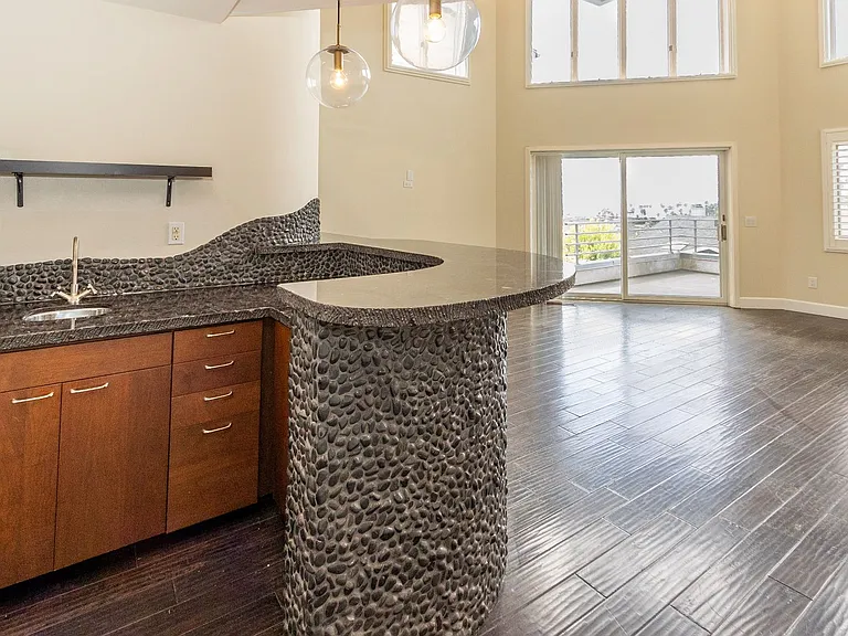 2511 Manchester Ave — Photo 13