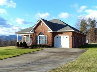 1234 Red Lane Ext, Salem, VA 24153