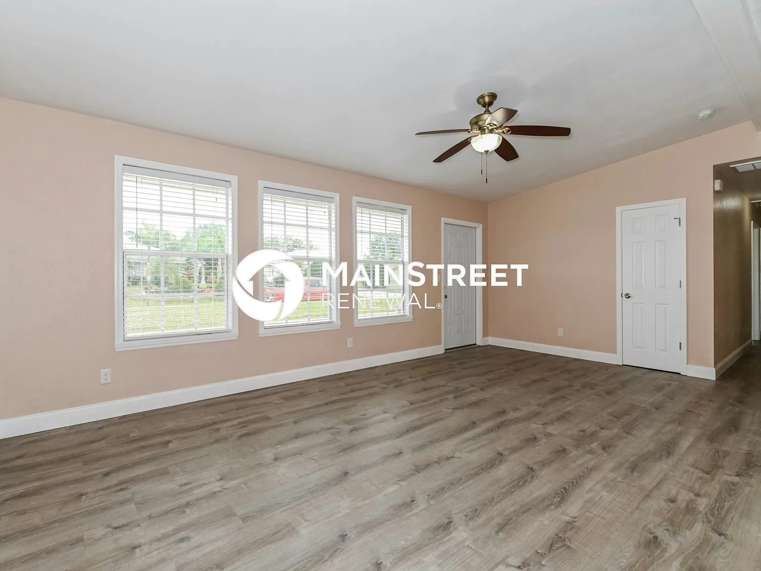 2203 N E 15th Ter — Photo 3
