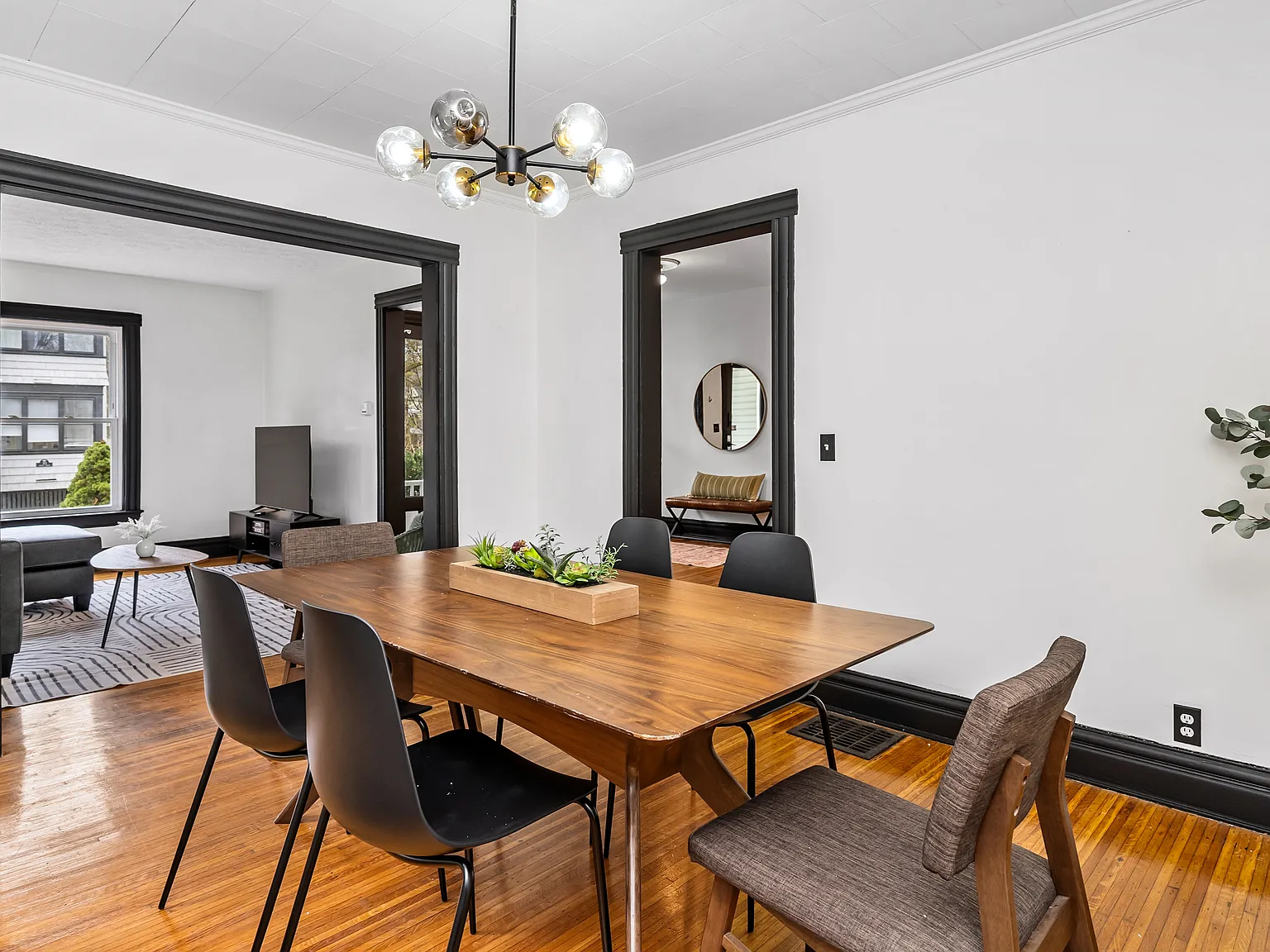 4 bed, 1596 sqft, $2,600 — Photo 2