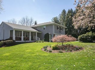 35 Hillside Rd, Cumberland, RI 02864