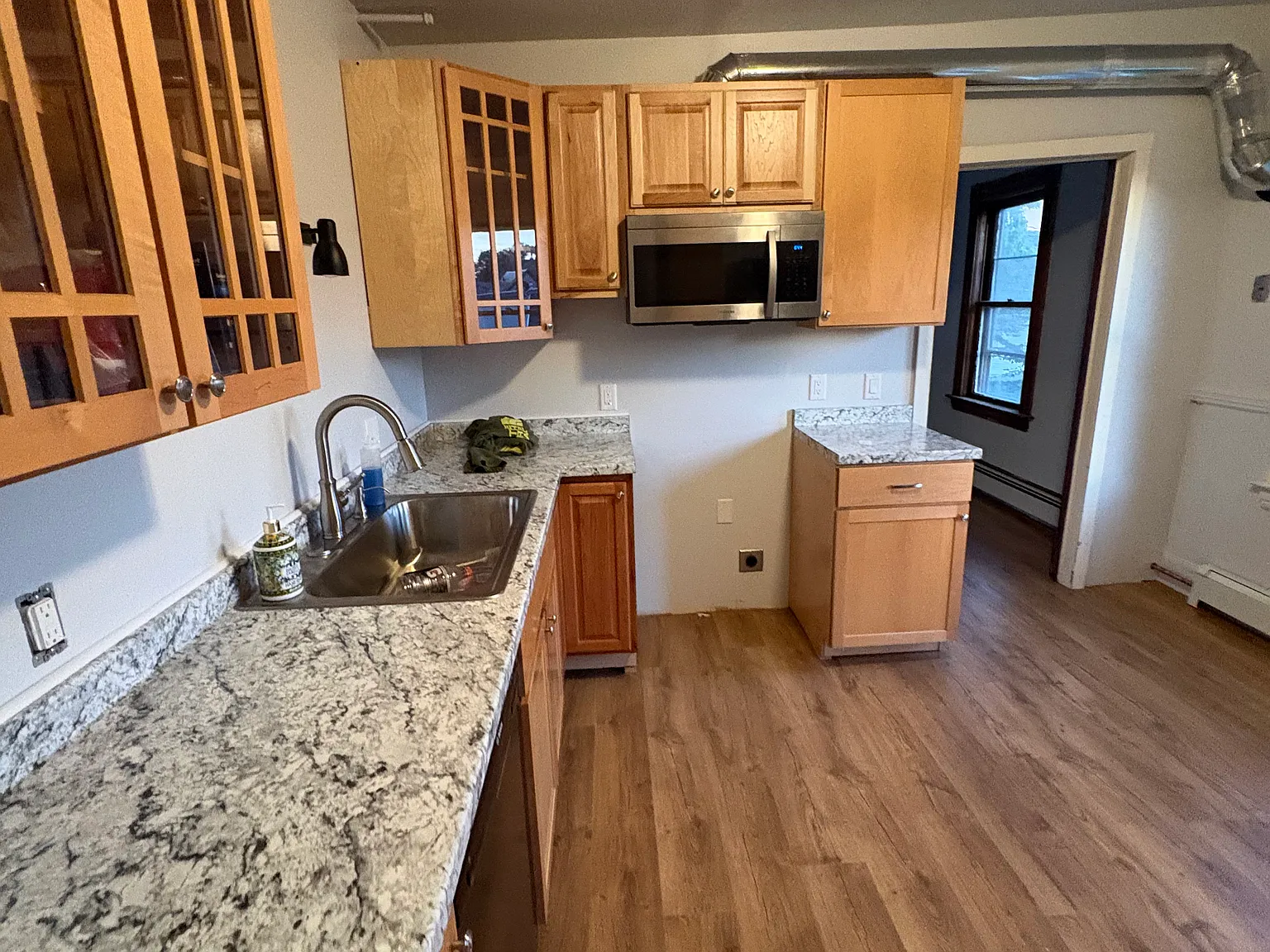 2 bed, 900 sqft, $2,100 — Photo 4