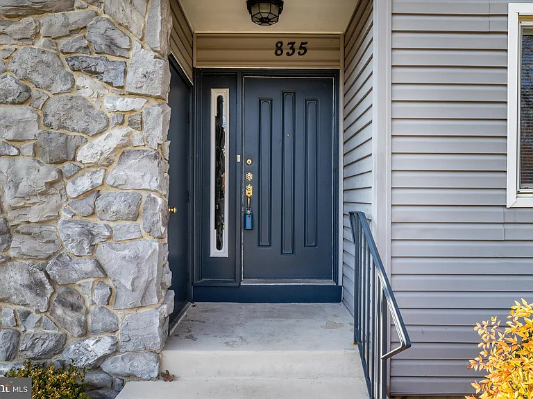 835 Chanticleer — Photo 5