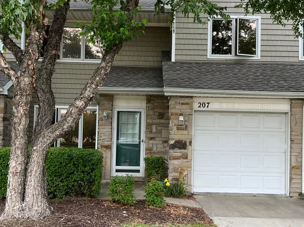 811 Burr Oaks Dr, West Des Moines, IA