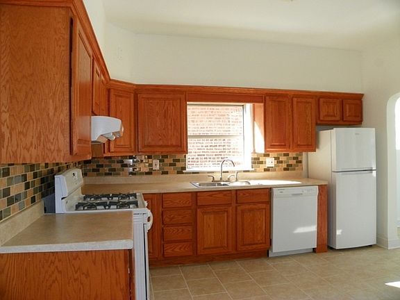 4th image of 2334 S Gunderson Ave