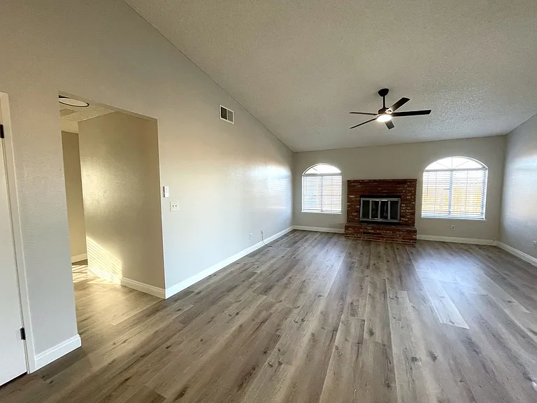 8101 Jacaranda Ave — Photo 9