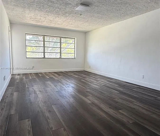1400 NE 191st St #310 — Photo 3