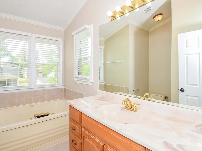 4609 Pine Harbor Ct NE — Photo 9