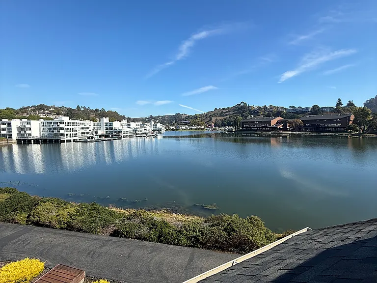 6052 Shelter Bay Ave — Photo 18
