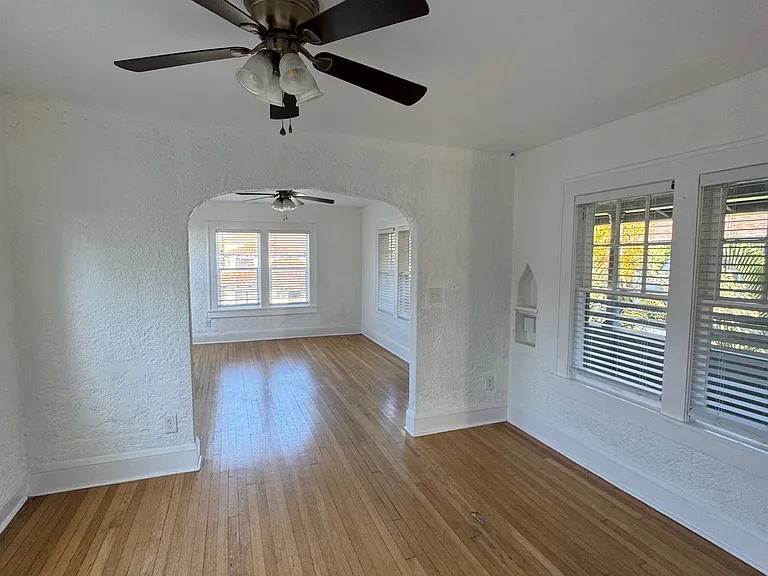 1033 Bay St NE #1 — Photo 10