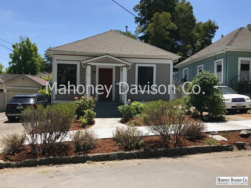 1st image of 405 Oak St