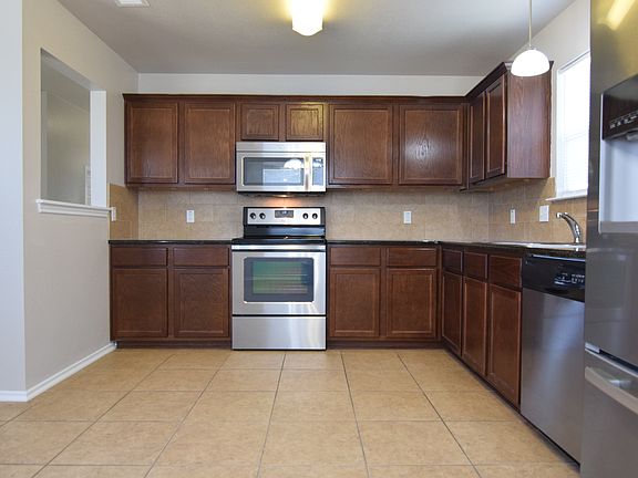 5th image of 7915 Woodbury Dr