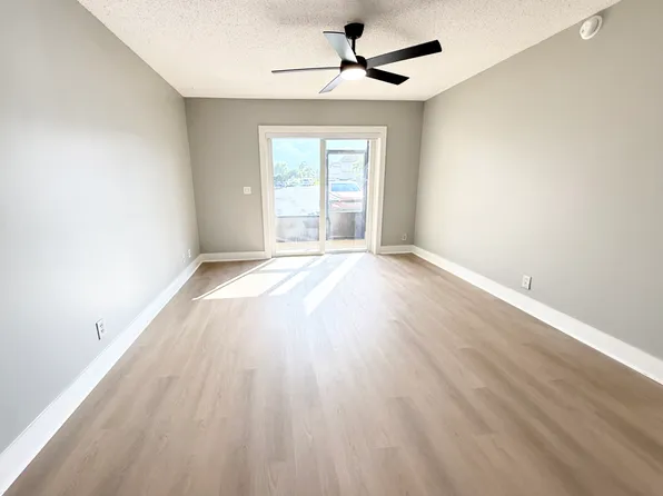 1830 Abbey Rd, West Palm Beach, FL